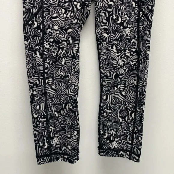 Lululemon Seawheeze 2017 Speed Tight V Leggings Black White Floral Print Size 6 - Picture 3 of 11